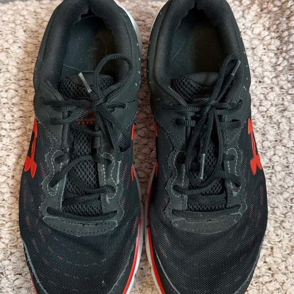 Men’s Under Armour Black and Red Athletic Shoes, sz 11 - Picture 5 of 8